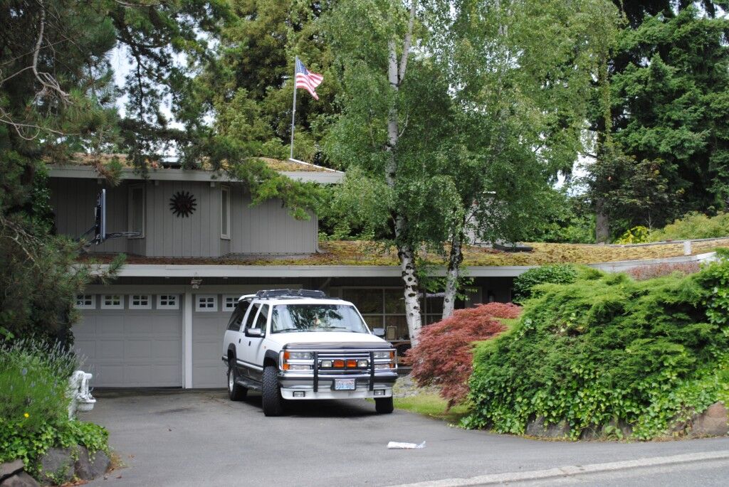 Property Photo:  8416 NE 10th St  WA 98039 