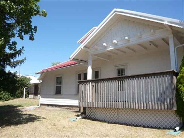 Property Photo:  211 E 8th  WA 99170 