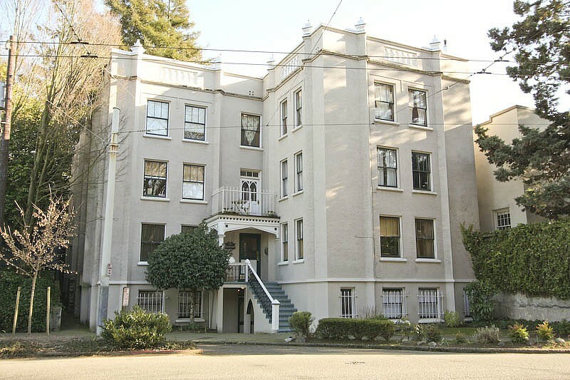Property Photo: 1508 10th Ave E 304 WA 98102