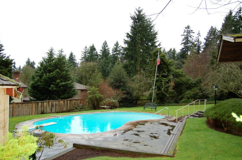 Property Photo:  2612 131st Place NE  WA 98005 