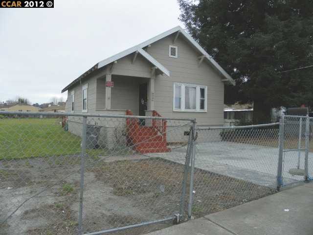 Property Photo:  472 105th Ave  CA 94603-2969 