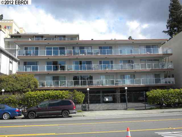 Property Photo:  2316 Lakeshore Avenue 4  CA 94606-1023 