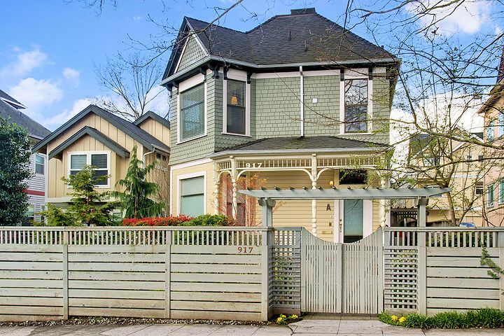 Property Photo:  917 18th Ave B  WA 98122 