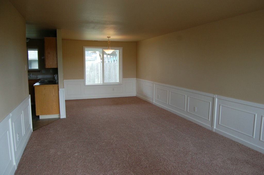 Property Photo:  1105 Village Pkwy E  WA 98387 