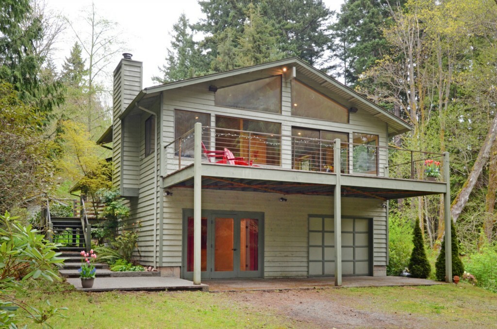 Property Photo:  9980 NE Beach Crest Dr  WA 98110 