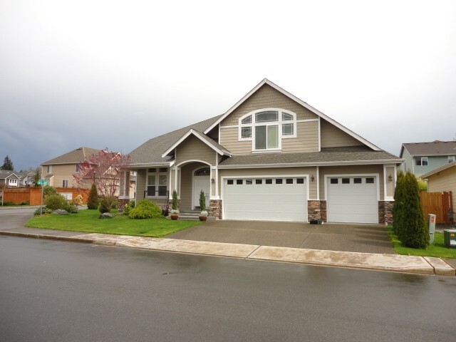 Property Photo: 422 Kitsap Ave NE WA 98059