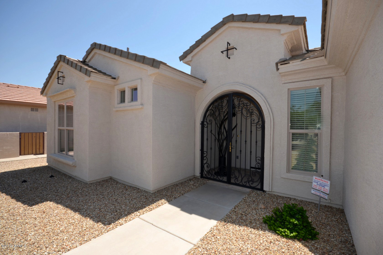 Property Photo: 3029 E Hazeltine Way AZ 85249