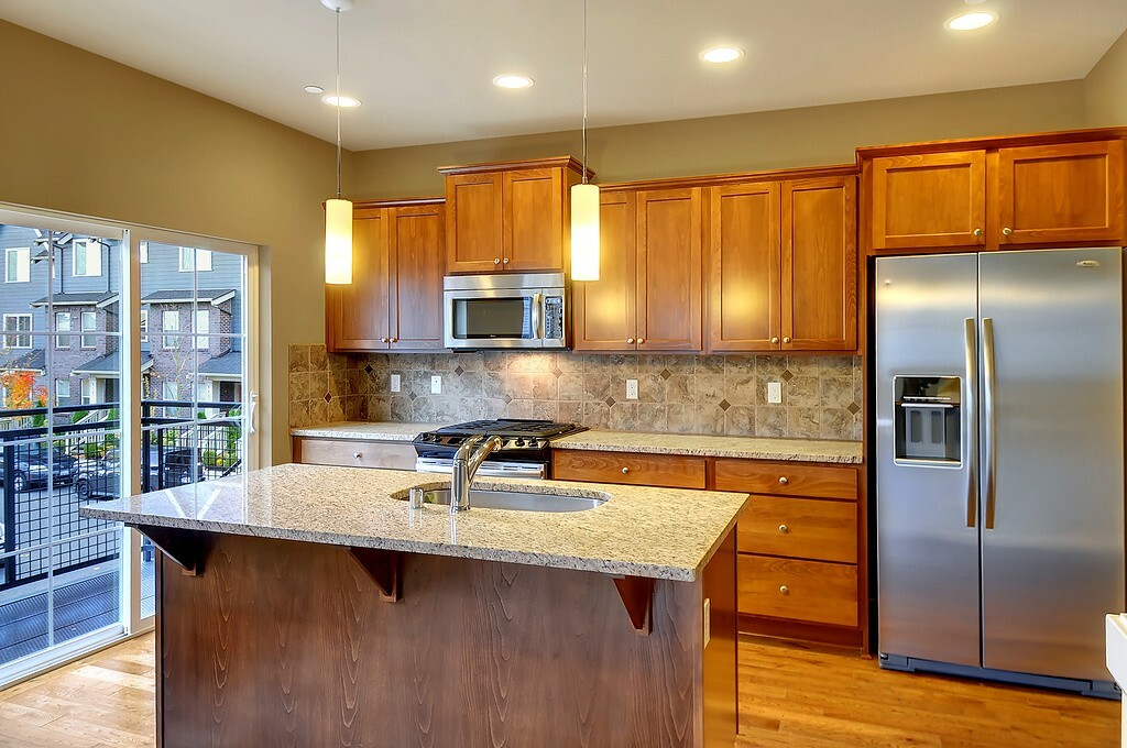 Property Photo: 304 NE Darby Lane 129 WA 98029