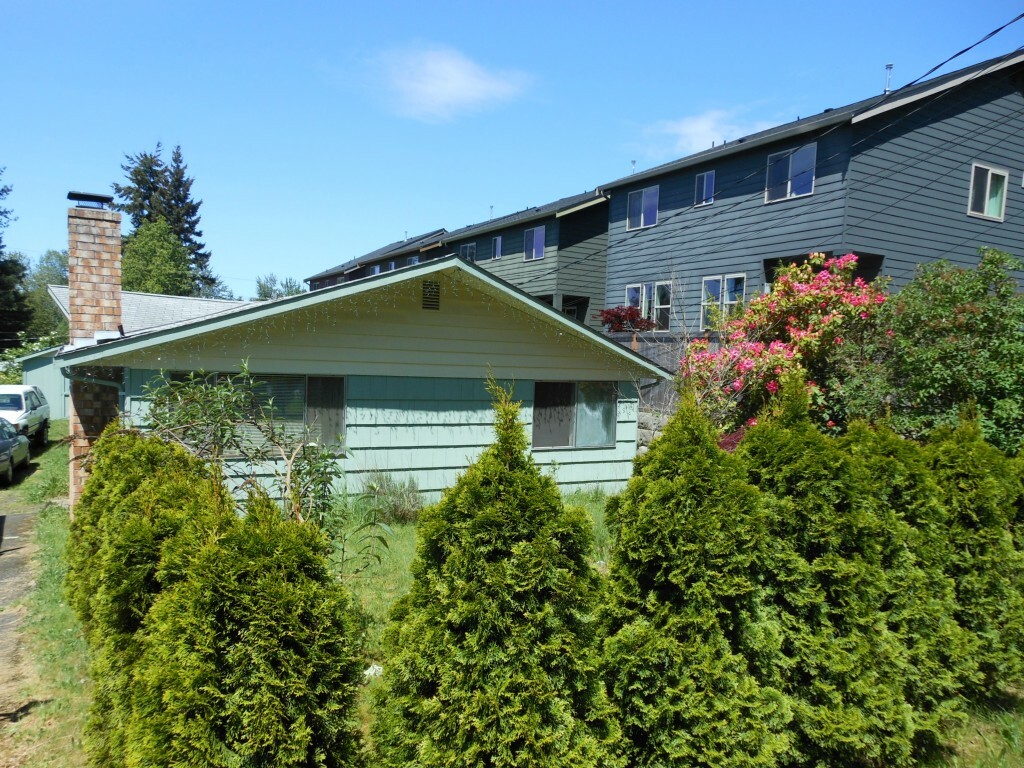 Property Photo:  16002 Motor Place  WA 98087 