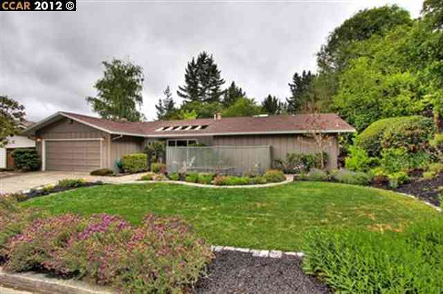 Property Photo:  8 Beaconsfield Court  CA 94563-4204 