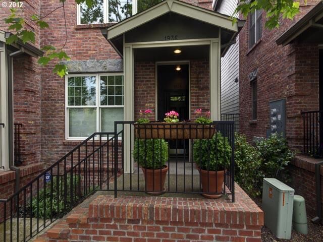 Property Photo:  1936 NW Overton St  OR 97209 