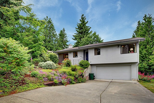 Property Photo:  3822 NE 97th St  WA 98115 