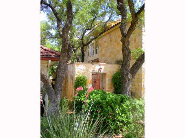 Property Photo:  8 Grapewood Court  TX 78738 