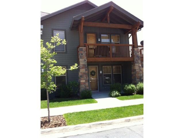 Property Photo: 1590 W Redstone Avenue A UT 84098