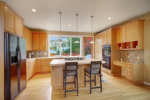 Property Photo: 2412 66th Ave SE WA 98040