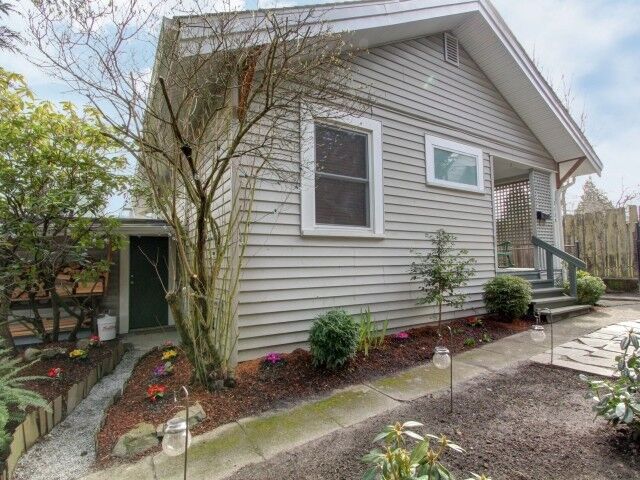 Property Photo: 2128 3rd Ave W WA 98119