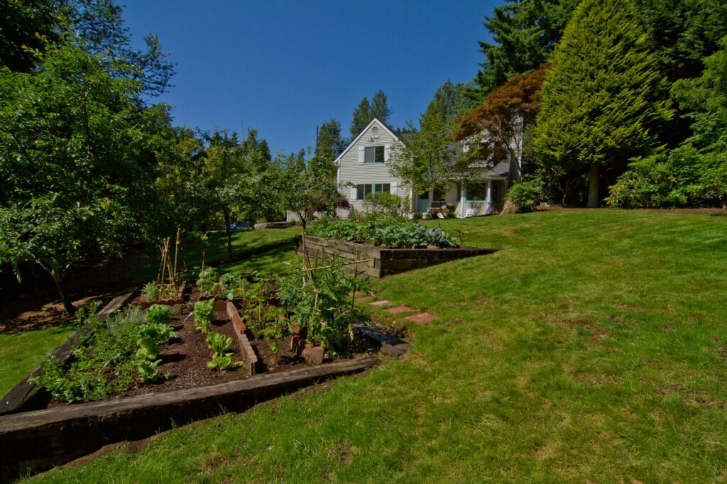 Property Photo:  18417 Snohomish Ave  WA 98296 