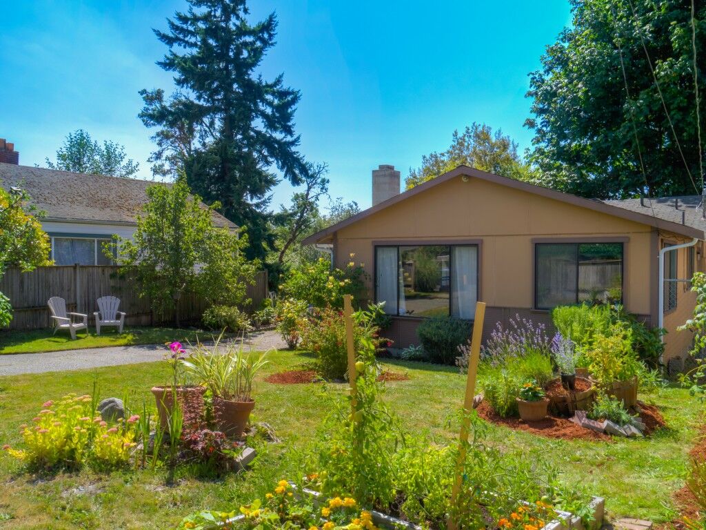 Property Photo: 5431 21st Ave SW WA 98106