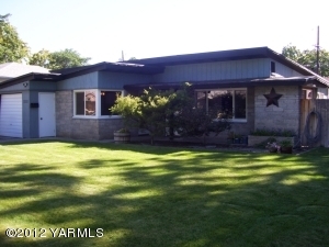 Property Photo:  1111 S 4th Ave  WA 98902 