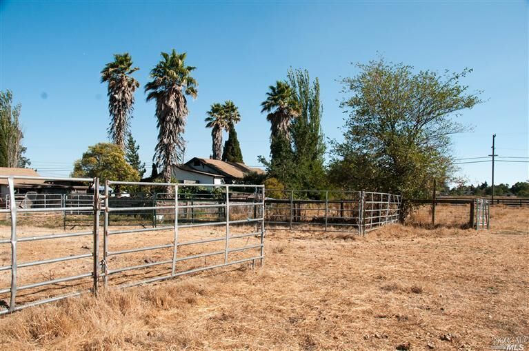 Property Photo:  979 Ludwig Avenue  CA 95407 