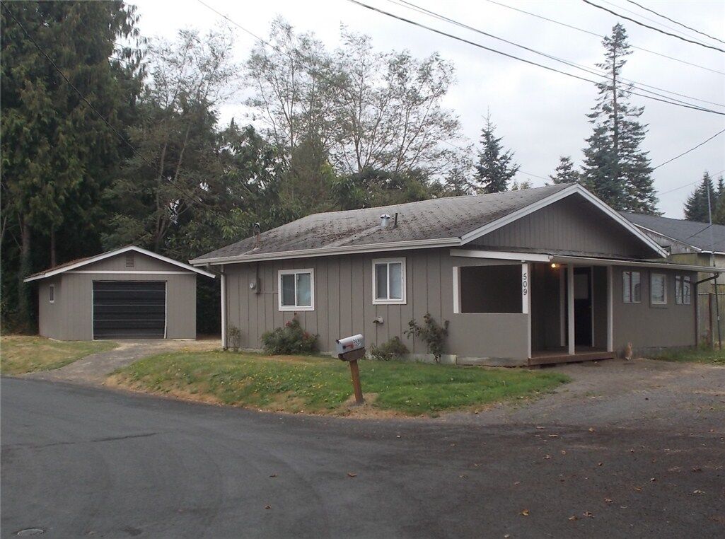 Property Photo: 509 Rosewood Street WA 98626