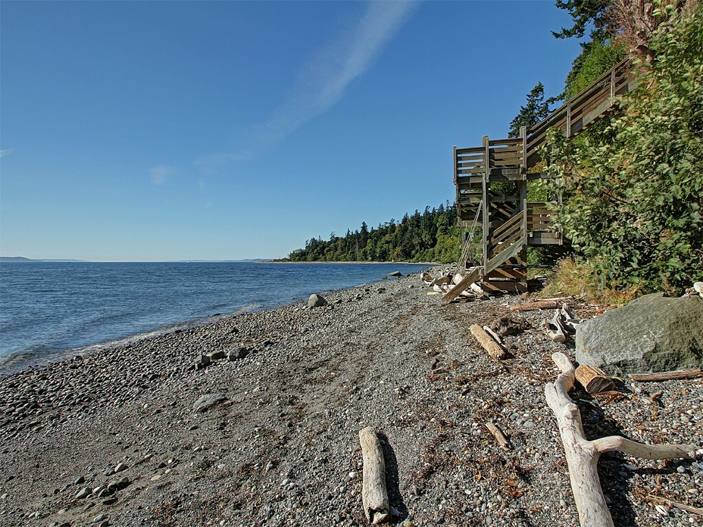 Property Photo:  21280 President Point Rd NE  WA 98346 