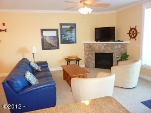 Property Photo:  1723 NW Harbor Ave Unit 7  OR 97367 