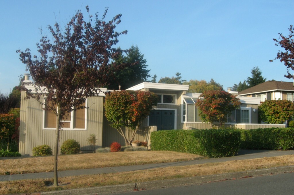 Property Photo:  11212 NE 65th St  WA 98033 