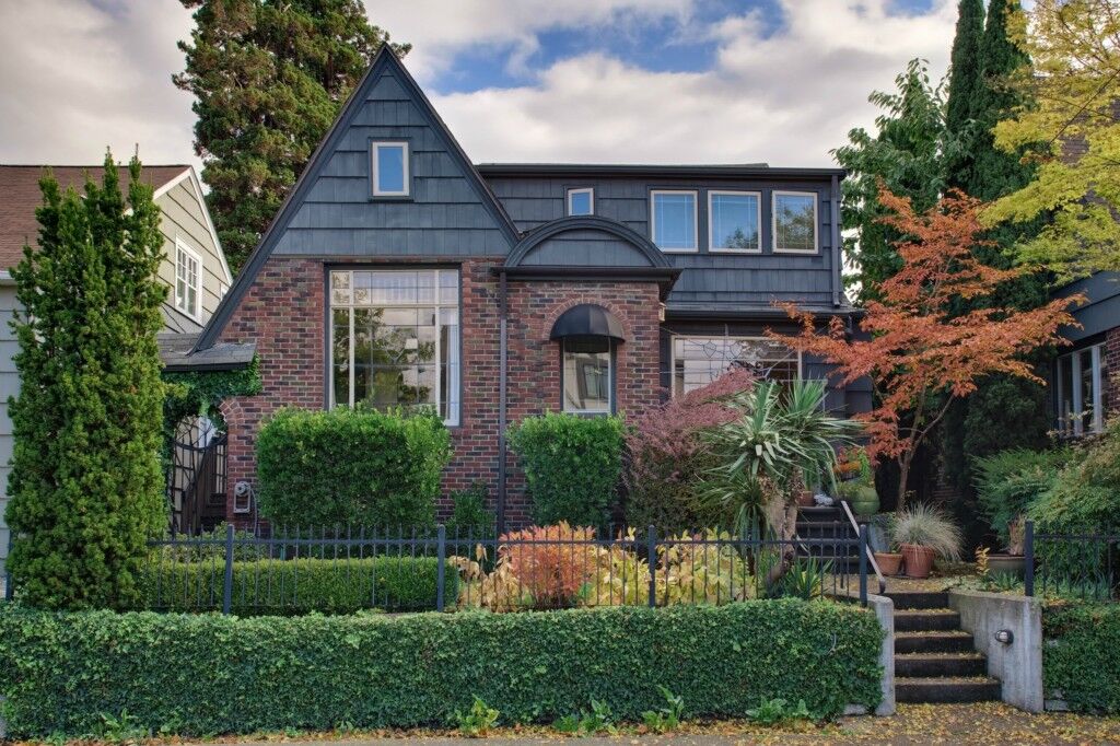 Property Photo:  2310 41st Ave E  WA 98112 