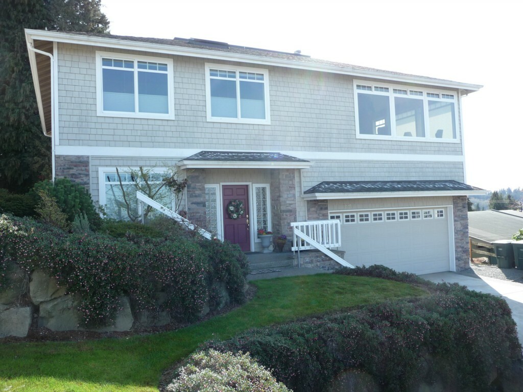 Property Photo:  722 Walnut St  WA 98020 