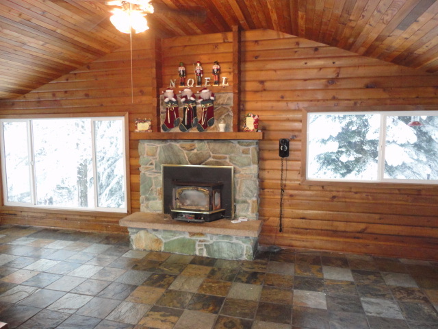 Property Photo: 1651 State Road 906 WA 98068