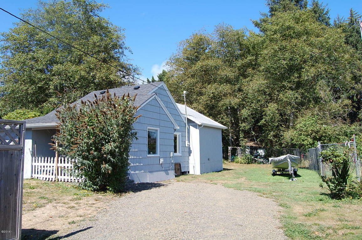 Property Photo: 5210 NE Port Lane OR 97367
