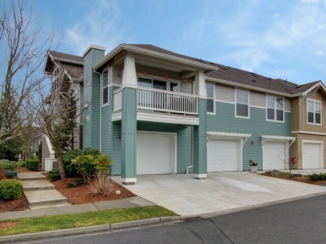 Property Photo:  7707 Fairway Ave SE 102  WA 98065 