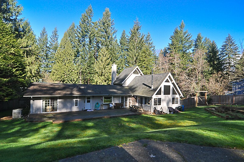 Property Photo: 16418 239th Ave SE WA 98027