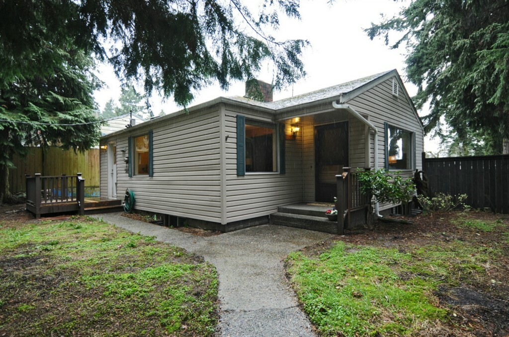 Property Photo:  132 NE 145th St  WA 98155 