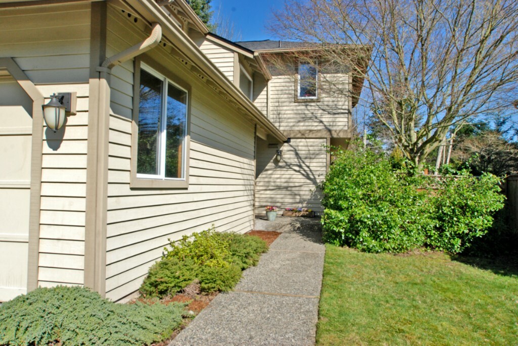 Property Photo:  4216 243rd Place SE  WA 98029 