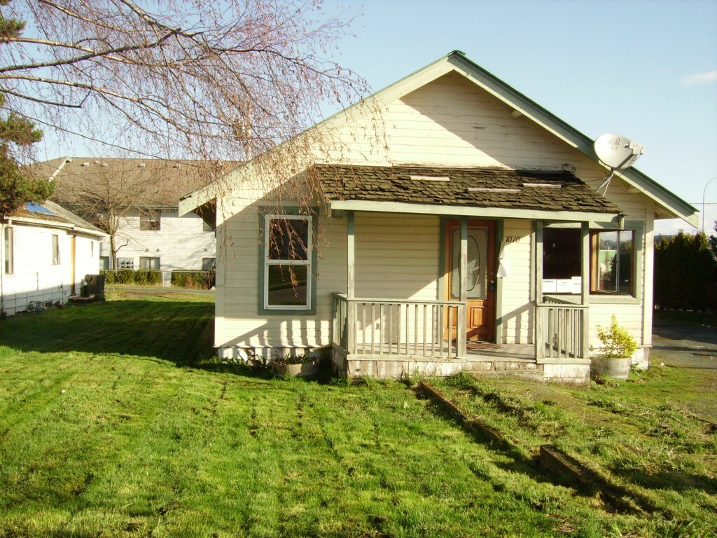 Property Photo:  1010 22nd  WA 98221 