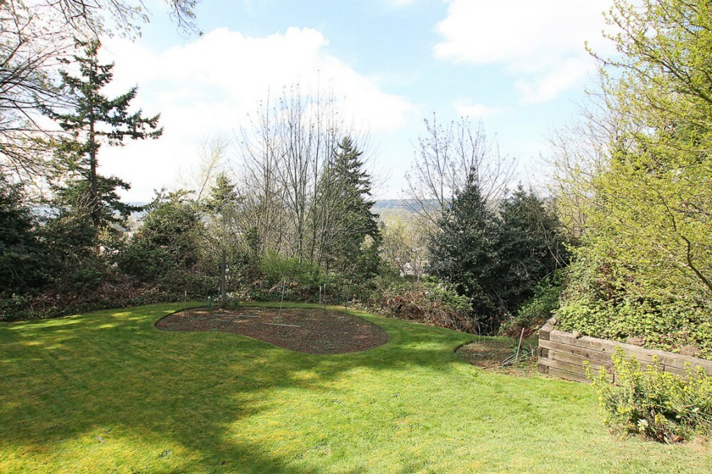 Property Photo:  515 Scenic Way  WA 98030 