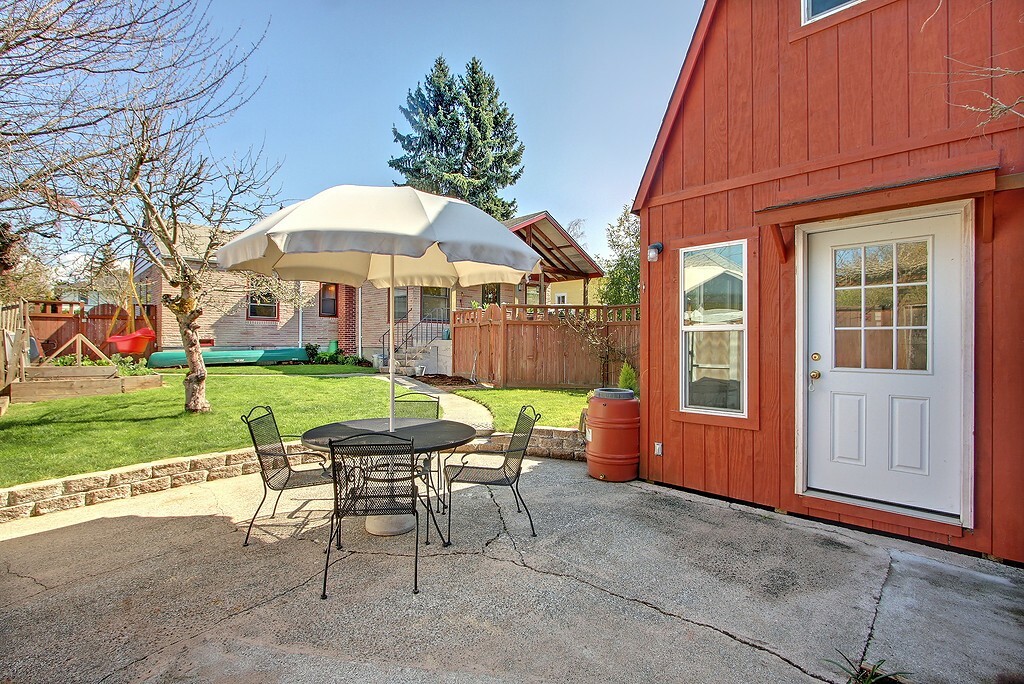 Property Photo:  9833 61 Ave S  WA 98118 