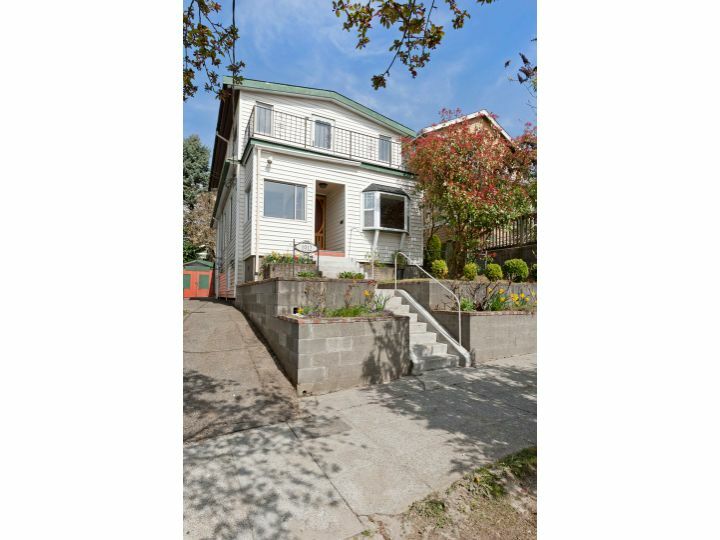 Property Photo: 1912 N 47th St WA 98103