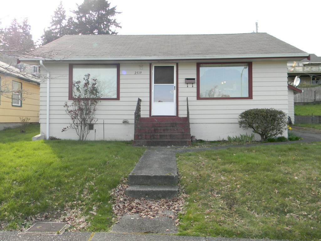 Property Photo:  2519 Veldee Ave  WA 98312 