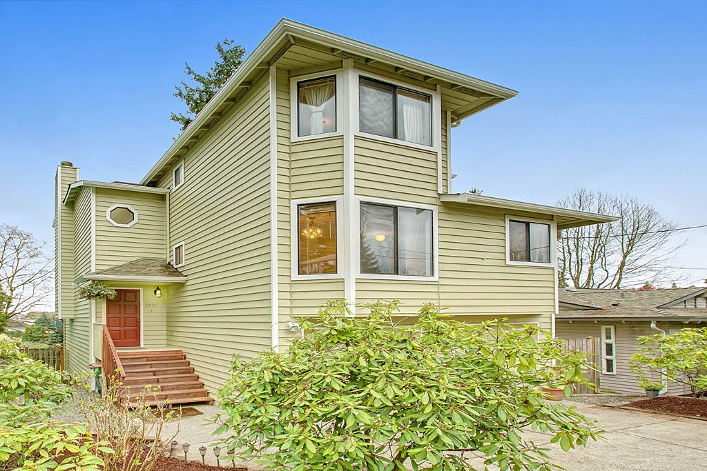 Property Photo:  2521 NE 83rd St  WA 98115 