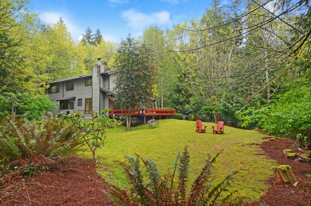 Property Photo:  5180 NE Sullivan Rd  WA 98110 