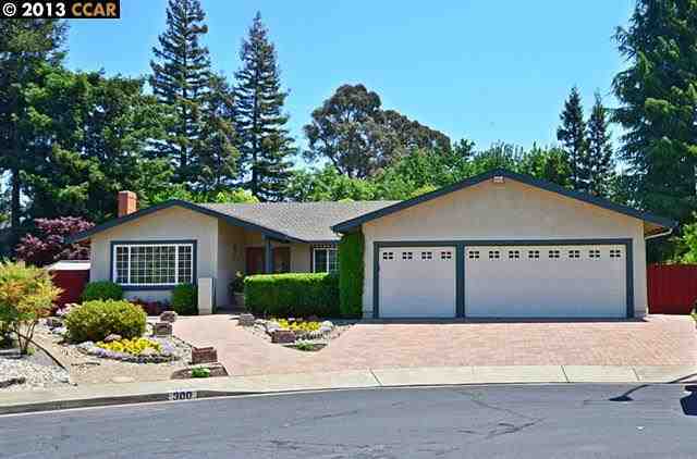 Property Photo:  300 York Ct  CA 94598-2356 