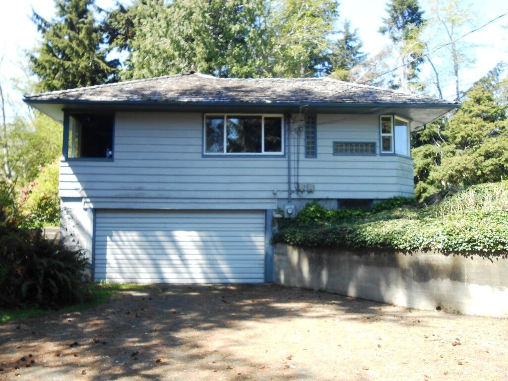 Property Photo:  2801 Shamrock Dr  WA 98520 