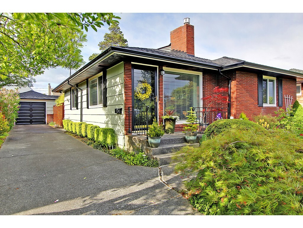 Property Photo: 3740 SW Rose St WA 98126