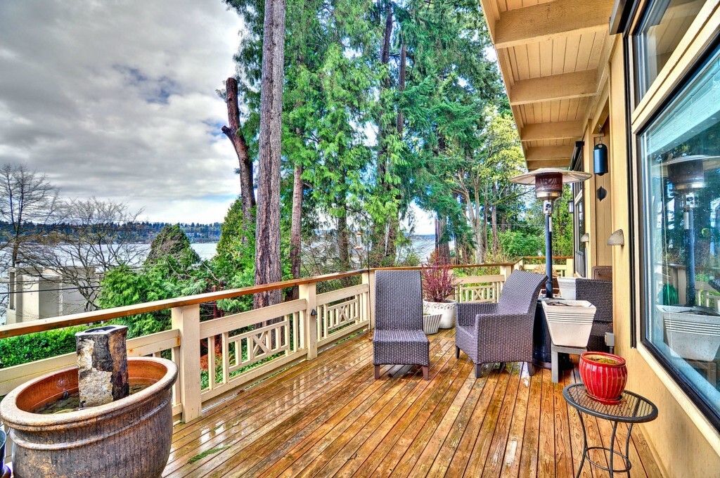 Property Photo:  13030 Holmes Point Dr NE  WA 98034 