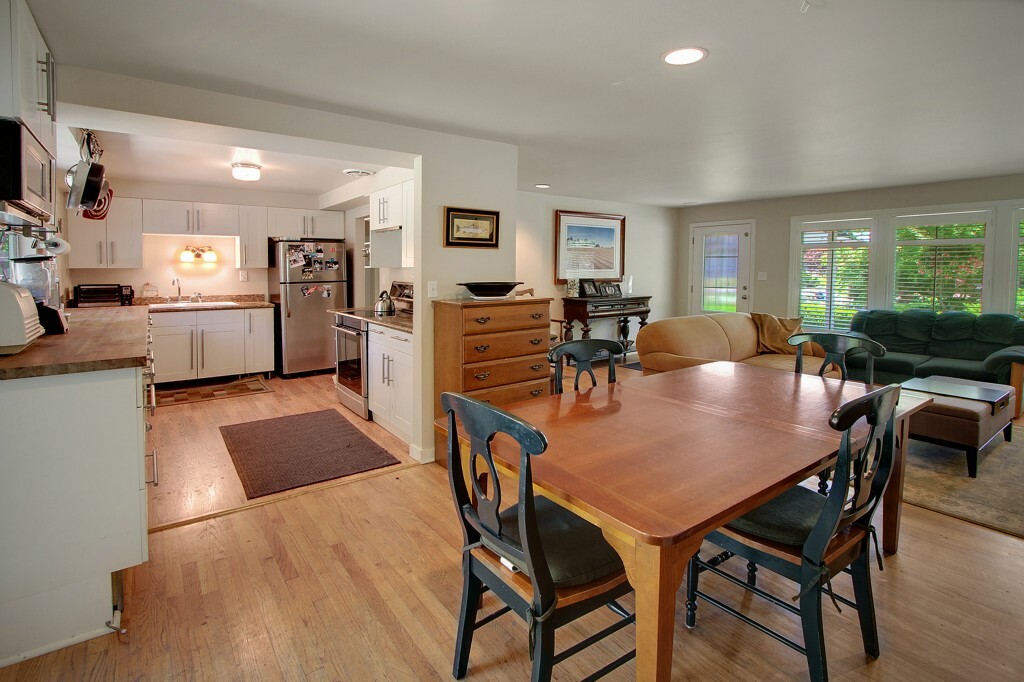 Property Photo: 10020 NE 21st St WA 98004