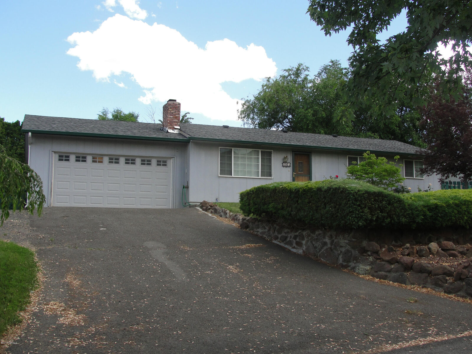 Property Photo: 213 Anchor Lp WA 98942