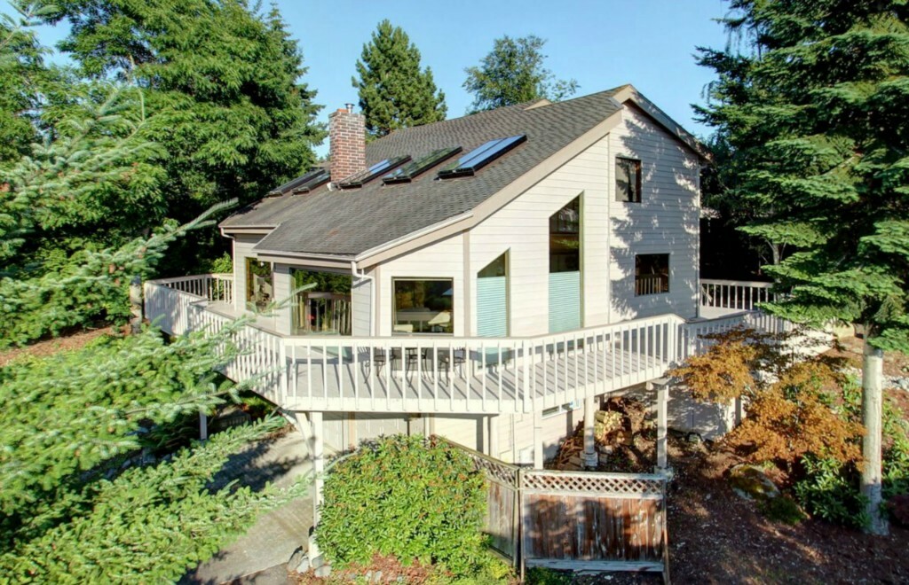 Property Photo:  1708 Edwards Ct  WA 98225 